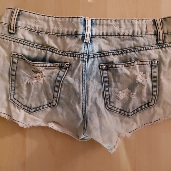 Almost Famous Distressed Shorts With Crochet Detail - Picture 5 of 7